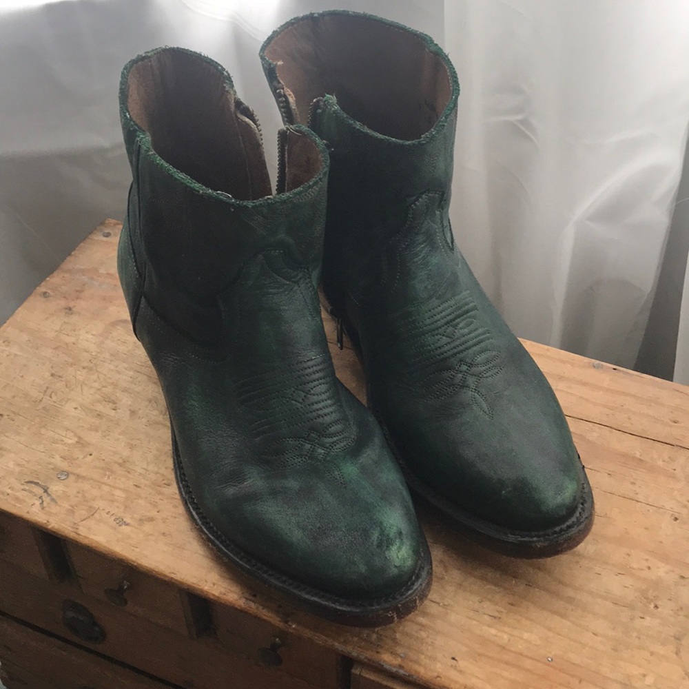 Vintage look Green ankle boots by Ash